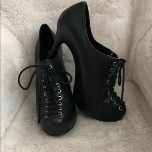NWOT Chinese Laundry Lace-up Ankle Boots